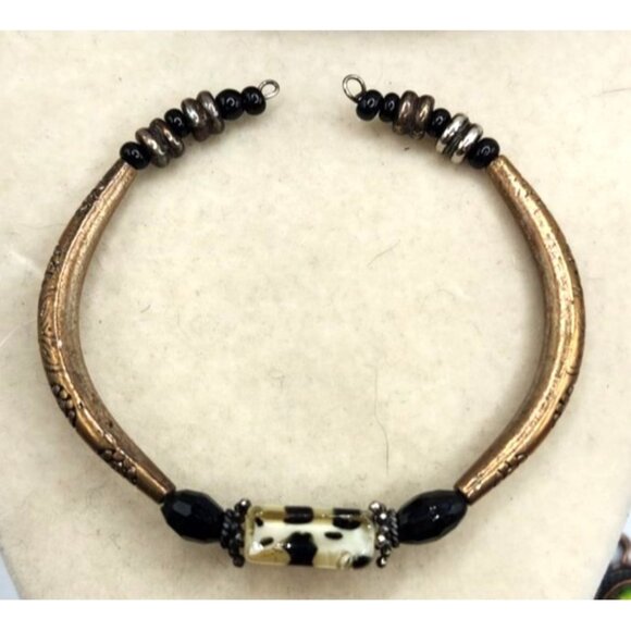 Glass Center Stone On Bangle Bracelet - Leopard Print - Picture 2 of 4